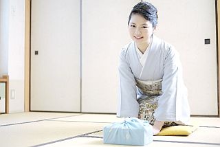 和服女性